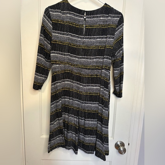 H&M three-quarter sleeve fit and flare dress - Picture 5 of 6